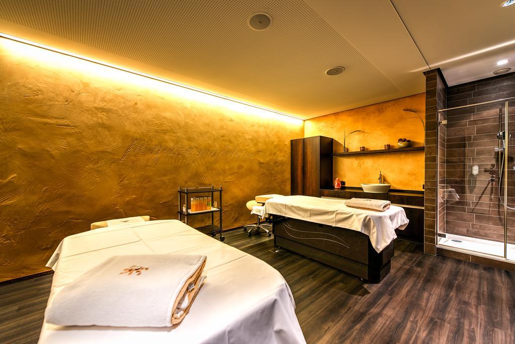 Small Luxury Hotel Wellnesshotel Golfpanorama Lipperswil Exterior photo